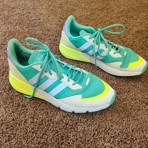 Adidas Womens Sneakers sz 9.5